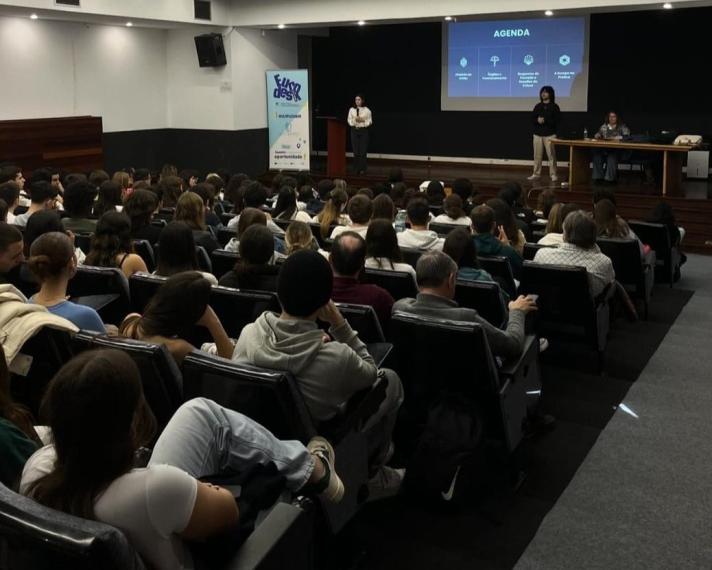 Students at Rafael Bordalo Pinheiro Secondary School debate European Union and its policies